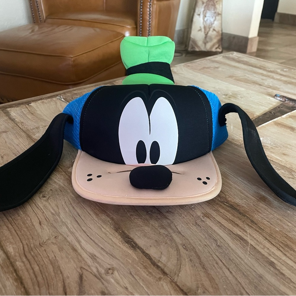 Disney Parks Goofy Mesh Snapback Hat with Ears ! Theme park exclusive. New